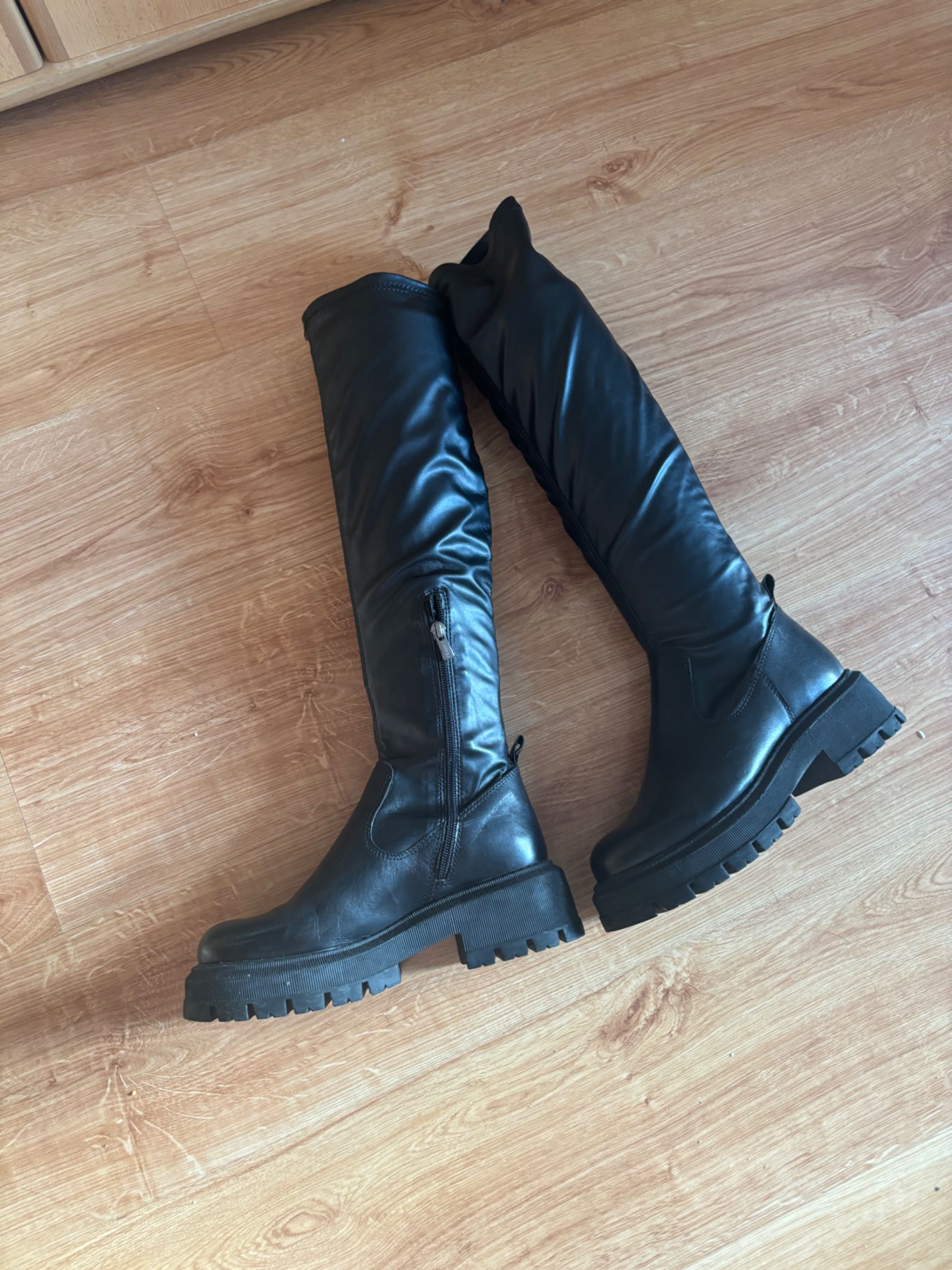 Sprzedam buty ze skóry naturalnej,Lasocki
