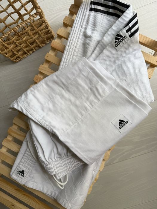 Кімоно “Adidas” Перчатки доя боїв