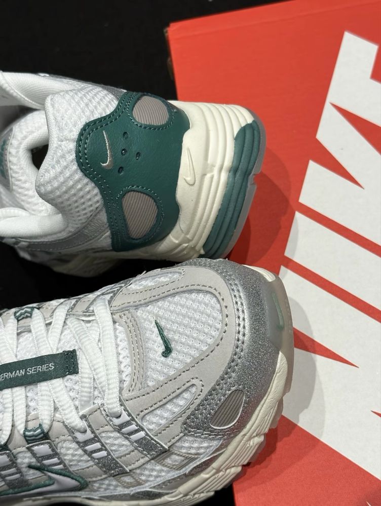 Оригінальні Кросівки Nike P-6000 Premium Light Bone Найки сірі зелені