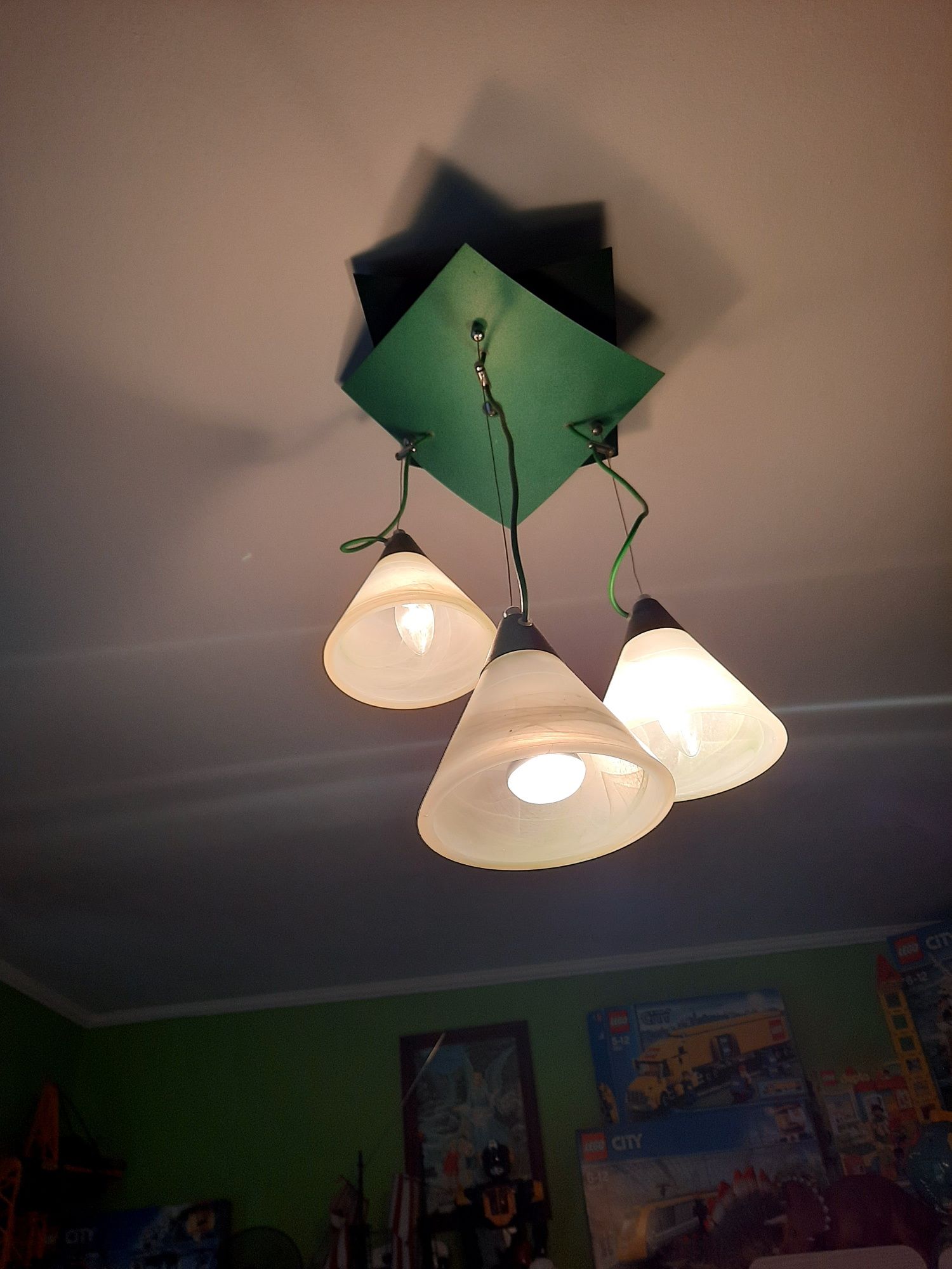 Lampa do pokoju w zieleni