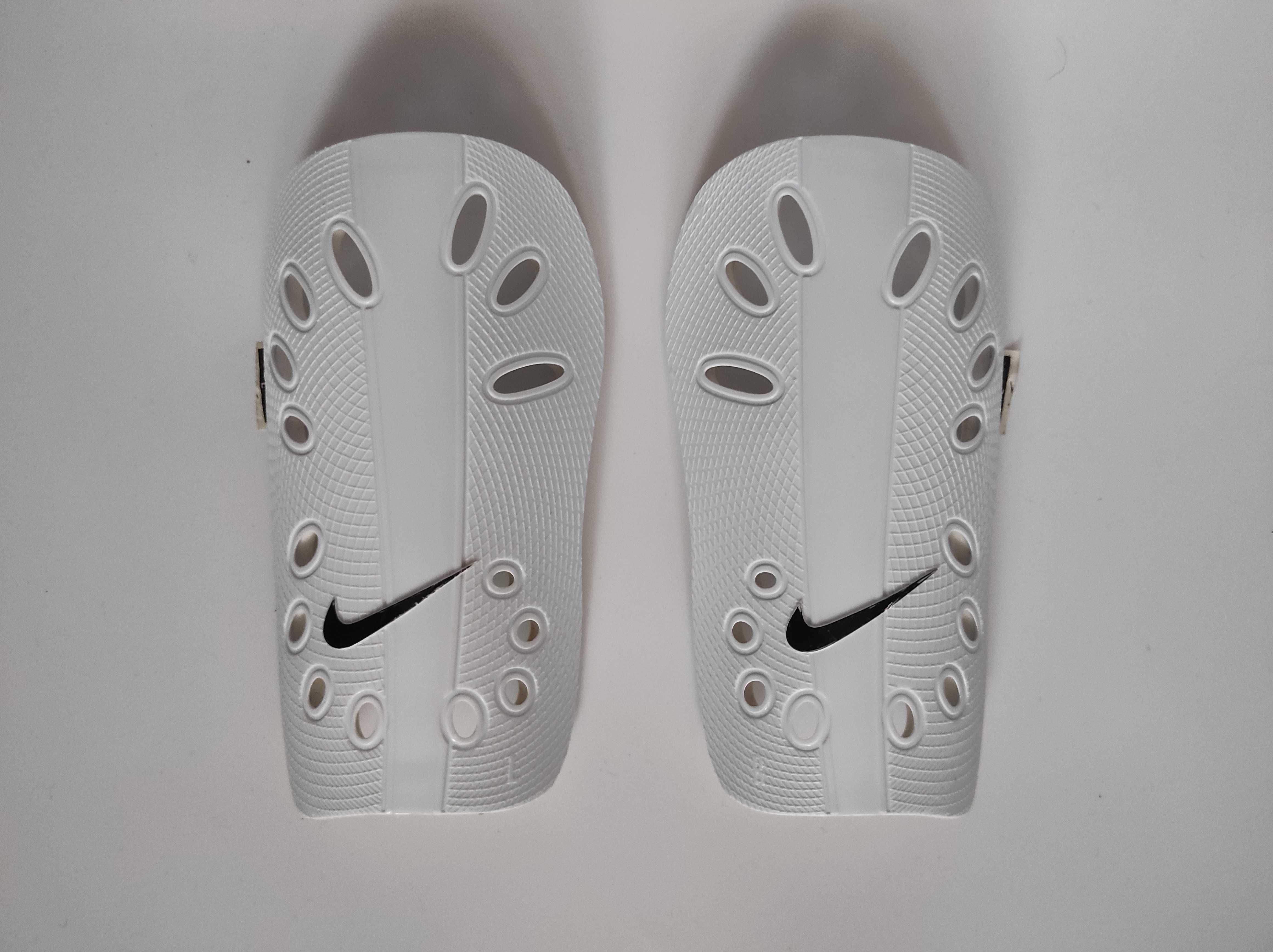 Футбольные щитки Nike Guard-CE, размер L, на рост 170-185см.