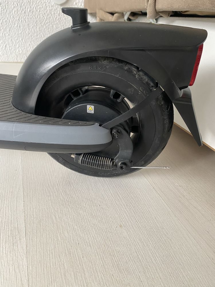 Trotinete como nova pouco uso troco por not book com carregador.