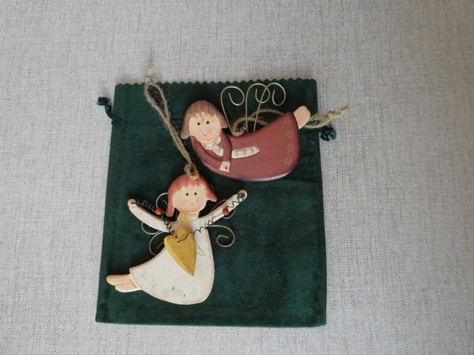 Par de Anjos de Natal em Madeira - Pintados à Mão