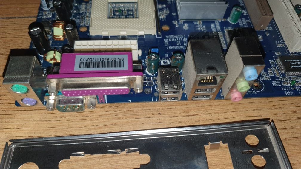 QDI K7V600 Soket 462 DDR1,FSB400 AGP 8X