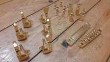 Conjunto de afinadores, ponte e tail piece (Dourado)