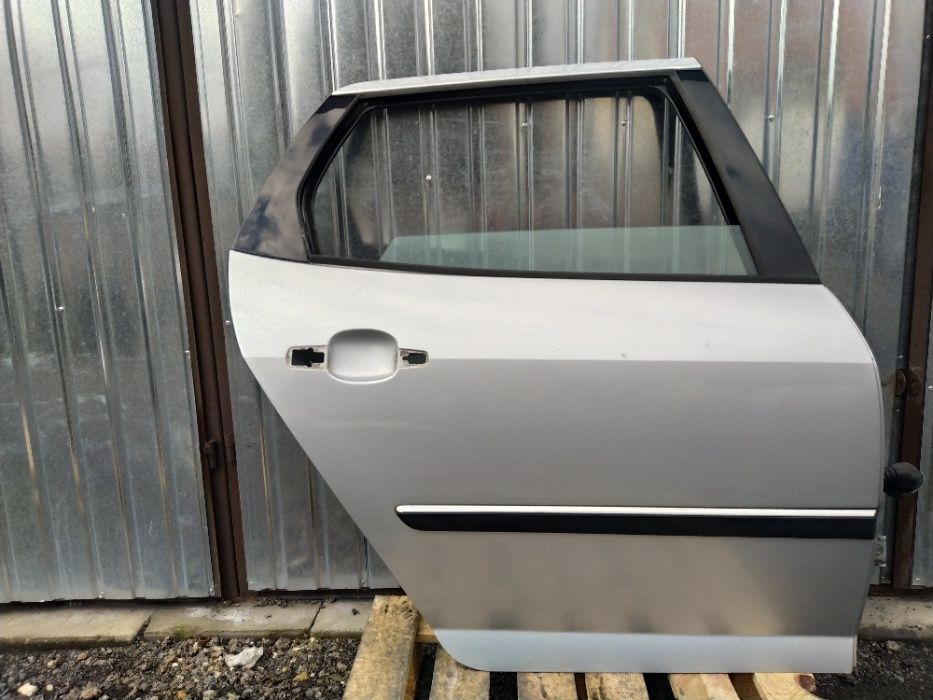 Peugeot 407 Sw Drzwi Prawy tył EZRC bez malowania