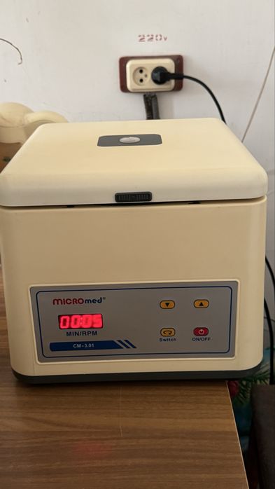 Лабораторна центрифуга MICROmed СМ-3.01 (б/в , справна)