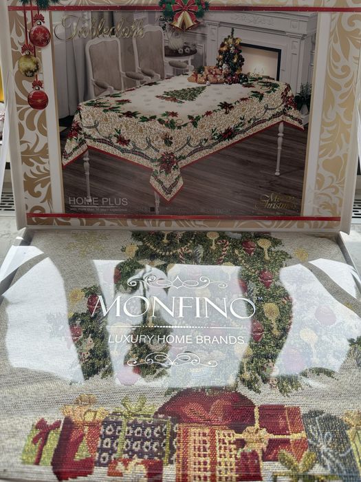 Скатертина новорічна Monfino гобелен Ялинка в коробці 150х220