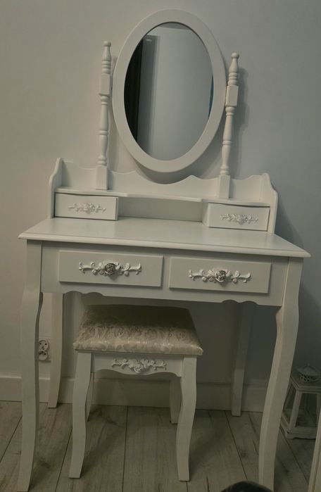 Toaletka biała + taboret