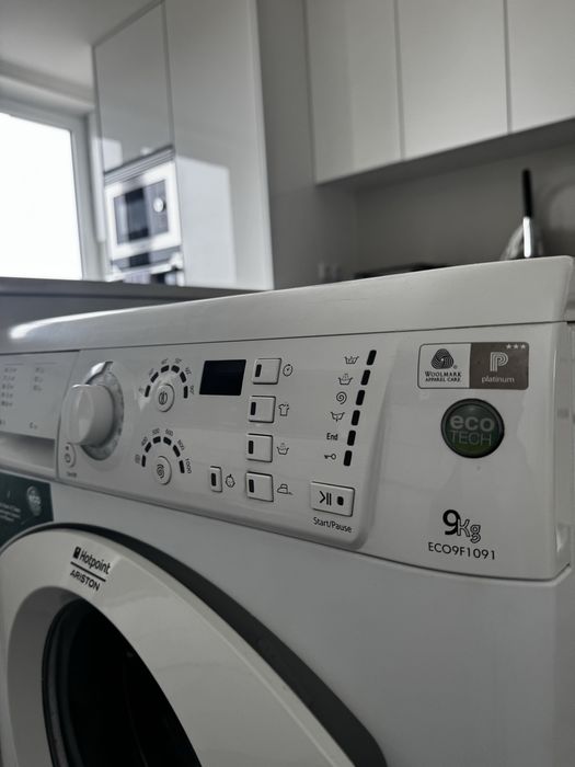 Máquina de Lavar Roupa Hotpoint Ariston 9Kg ECO9F1091