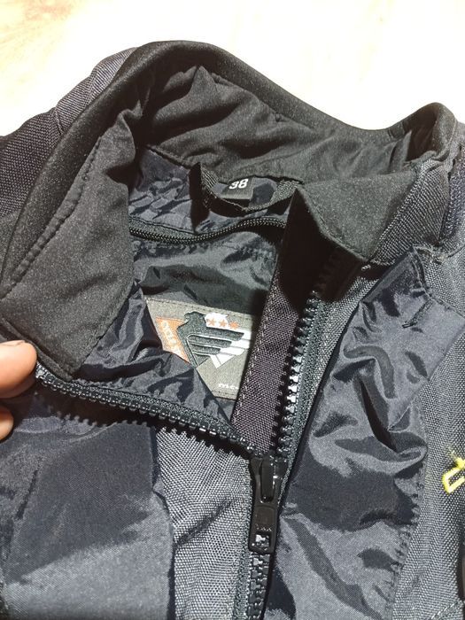 Продам якісну мотокуртку