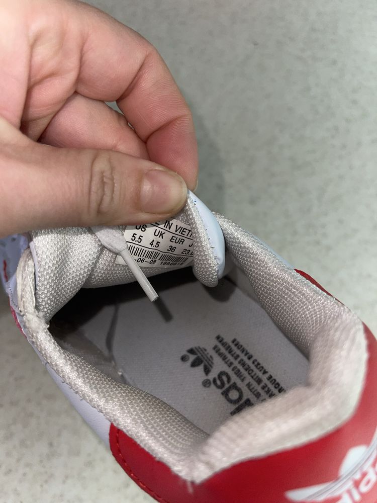 Кросівки Adidas 36 р для дівчинки