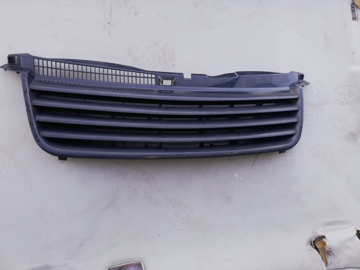 Grill Atrapa Passat B5 FL 97-05 CZARNY Przód Zderzak