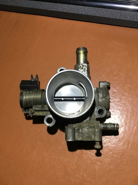 Дроссельная заслонка Toyota Corolla e120