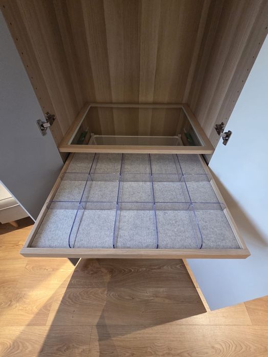 Armário moderno e contemporâneo