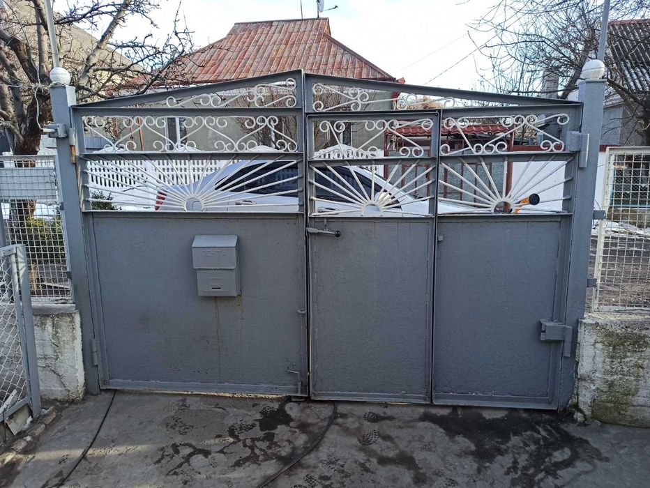 Продам ворота с встроенной калиткой