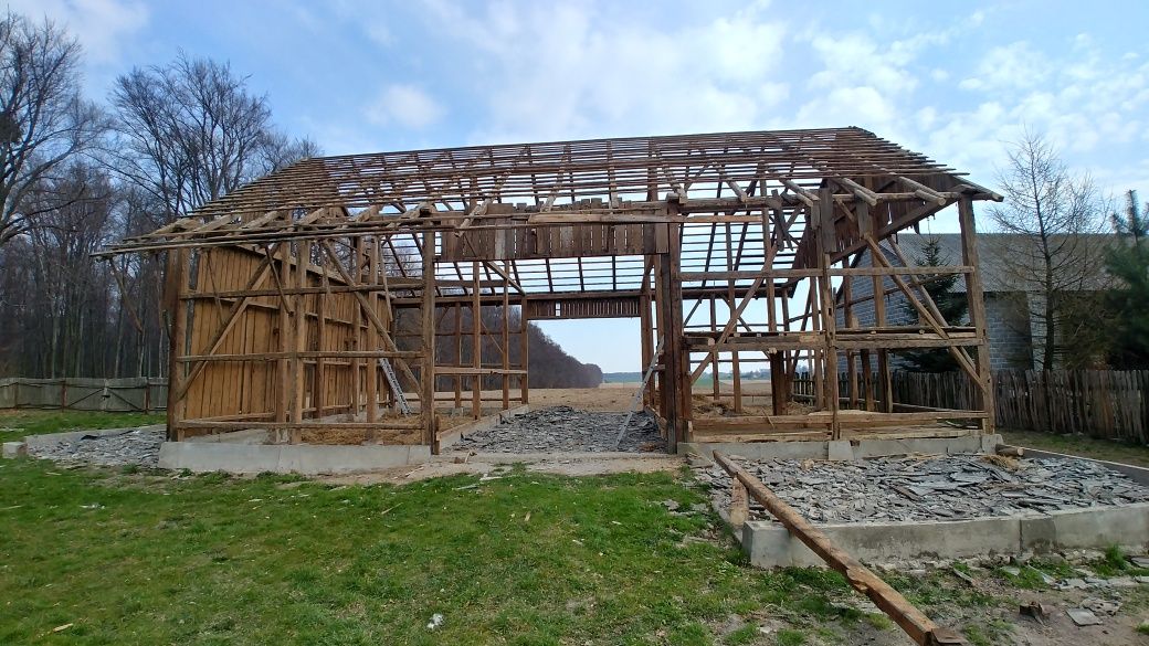 Rozbiórki stodół i domów drewnianych