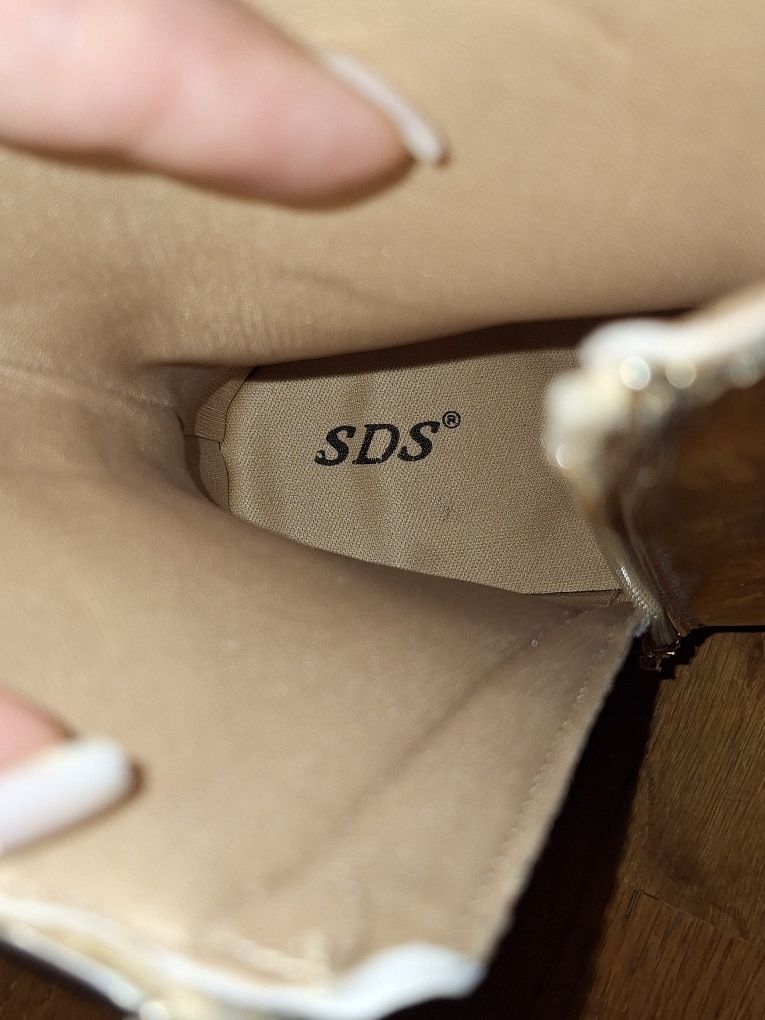 Sapatilhas / Botas Douradas SDS T: 40