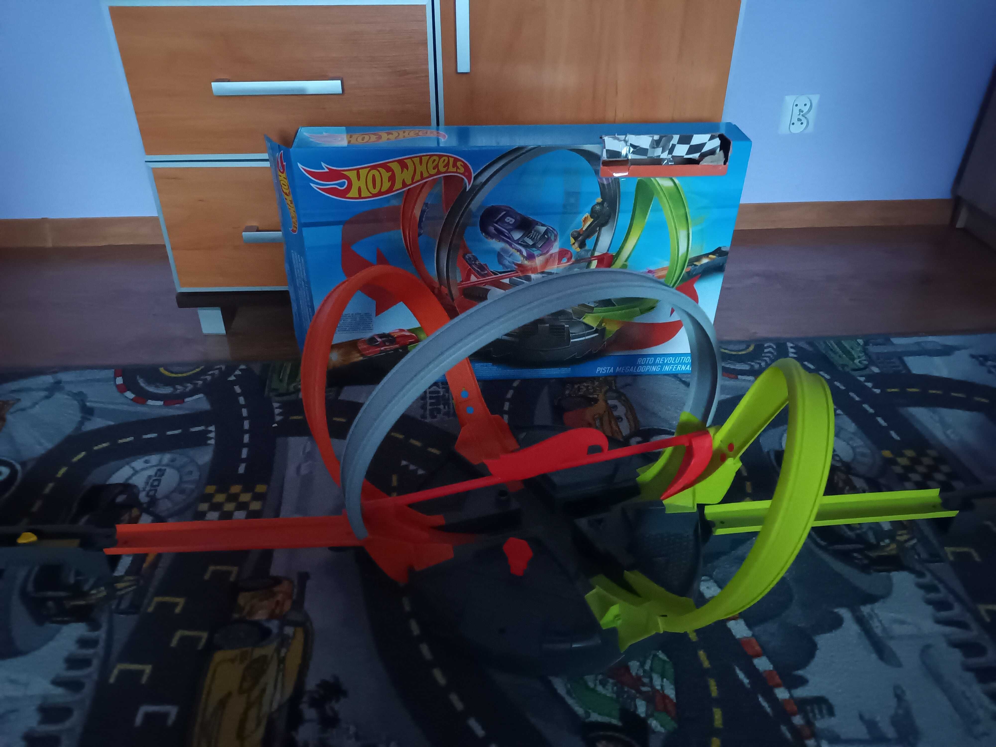 Sprzedam tor Hotwheels