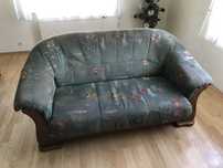 Duża zielona sofa, kanapa w kwiaty drewniane nogi, PRL, vintage