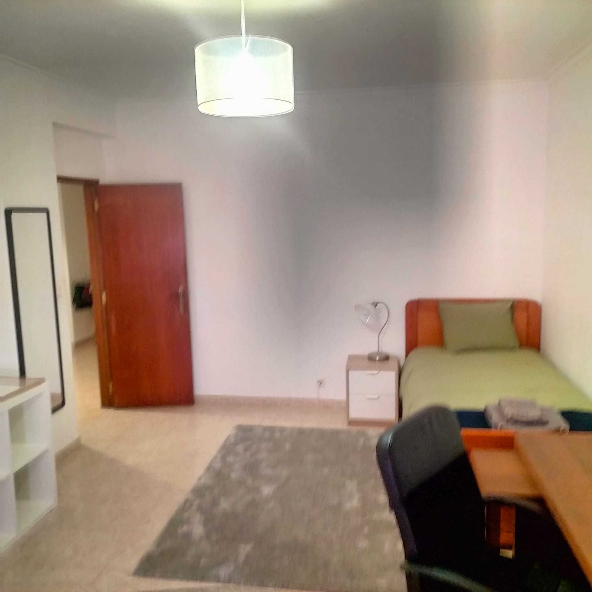 Quarto apenas para estudantes (Rapazes)
Monte da Caparica