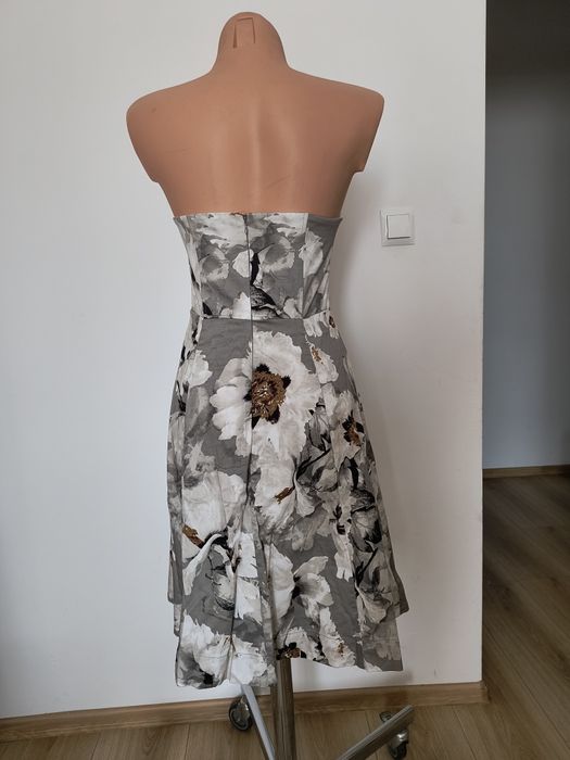 Damska sukienka rozkloszowana