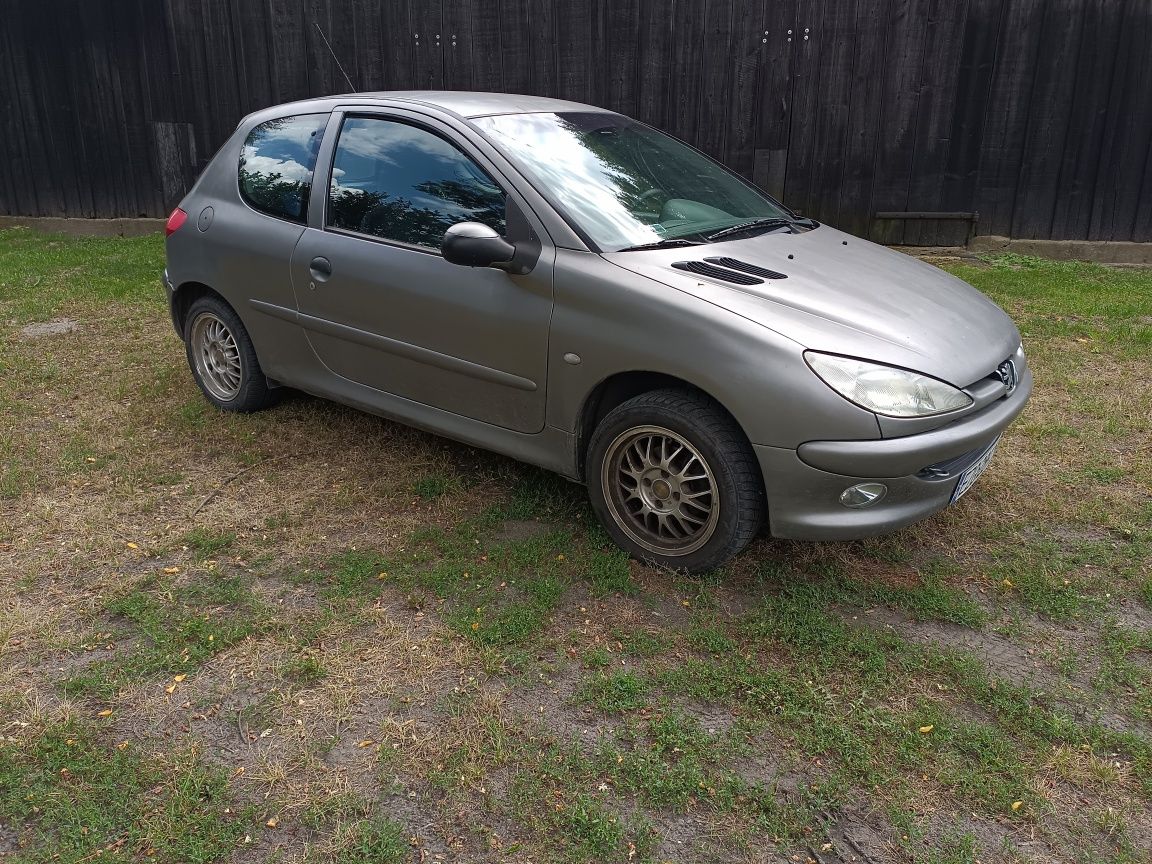 Peugeot 206 1.1 16v benzyna. 1999 rok. Sprawny.Aktualne opłaty.