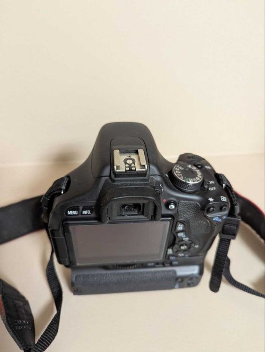 Canon 600D Kit +Battery Grip+3 акумулятори;об'єктиви; рюкзак; софтбокс