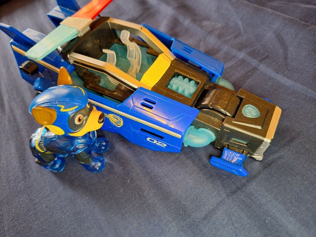 Oryginalny psi patrol chase figurka z grającym autkiem paw patrol