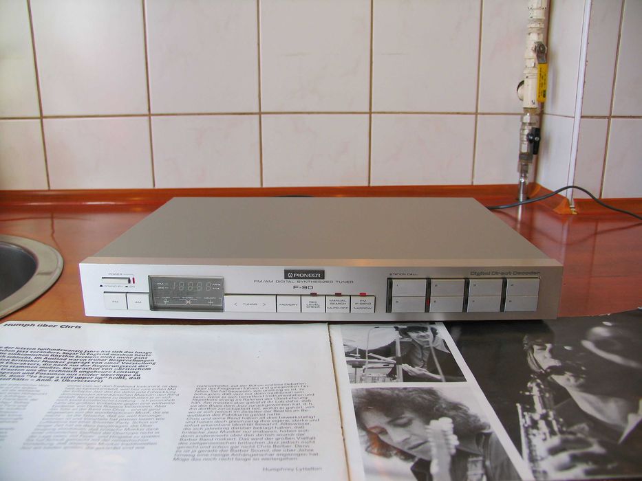 Pioneer F-90 / Silver FM/AM Digital Tuner '' Vintage ''