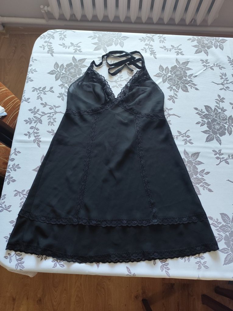 Koszulka nocna z koronką wiązana na szyi rozm 38C. Hunkemoller.