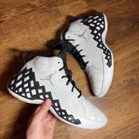 Jordan идеальные кроссовки в прекрасном состоянии 40 (25см)