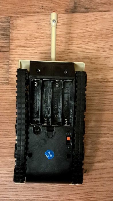 Czołg sterowany na pilota, światło, dźwięk