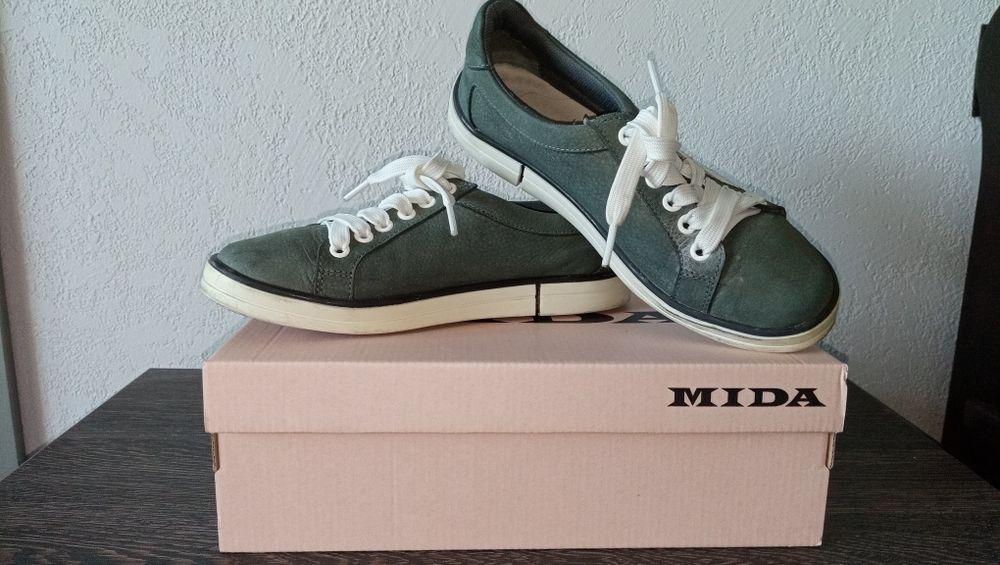 Мокасини,тип шкіри-нубук,р.37,по устілці 23,5 см,в гарному стані,торг.