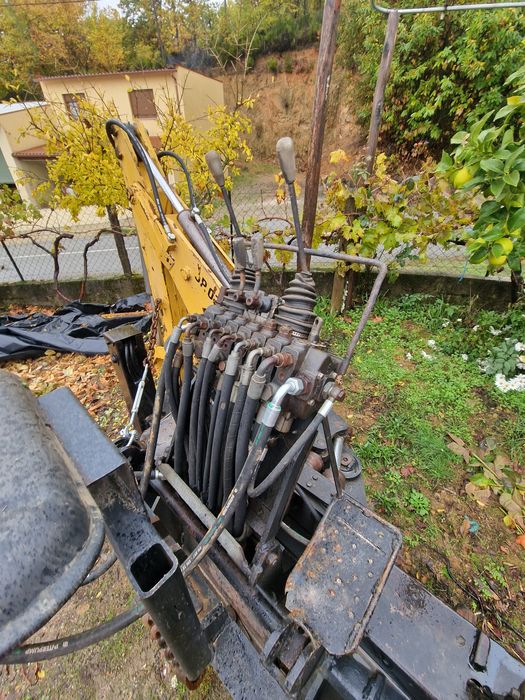 Retro Escavadora Traseira