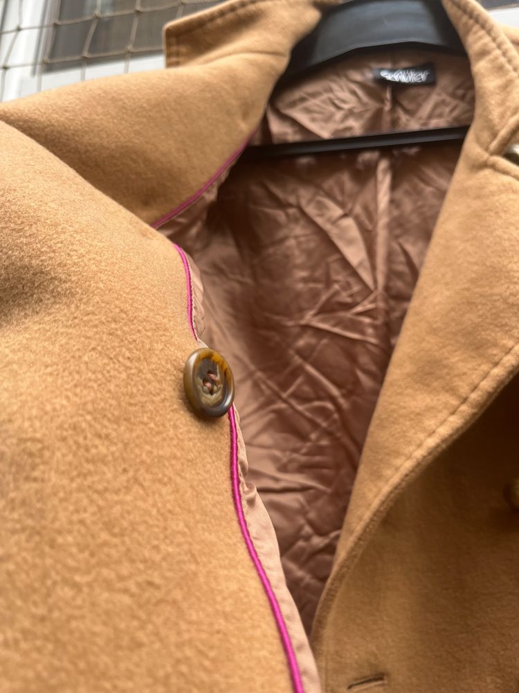 krótki  beżowy płaszcz wełniany Kaszmir dwurzędowy