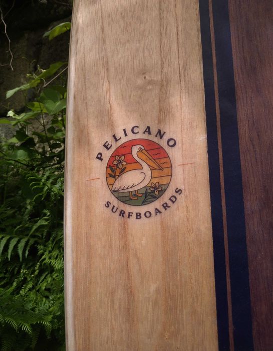 Prancha de surf de madeira