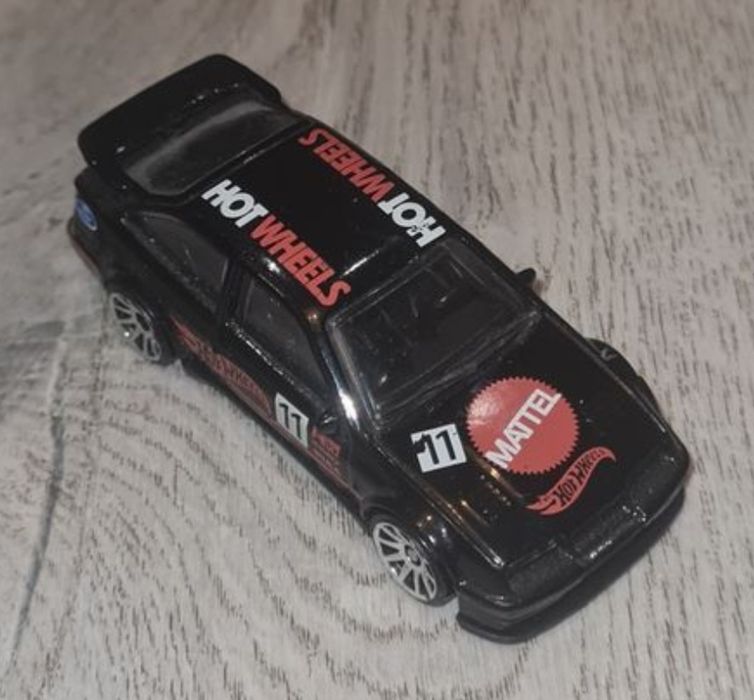 Autko samochód resorak Hot Wheels Ford Sierra Cosworth
