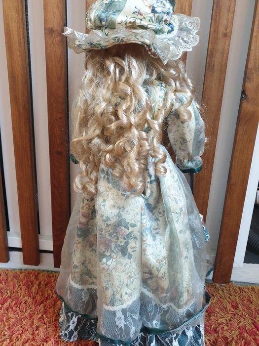 Boneca de porcelana.