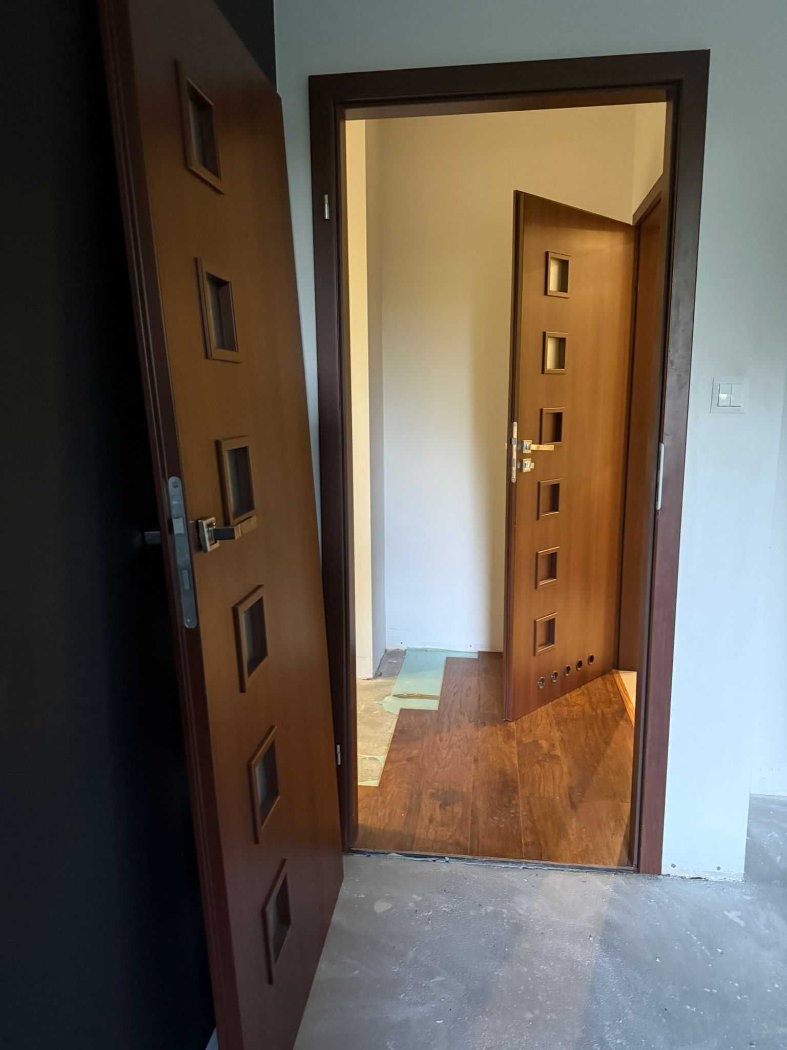 Drzwi z ościeżnicami + klamki – PILNE, odbiór tylko dziś!