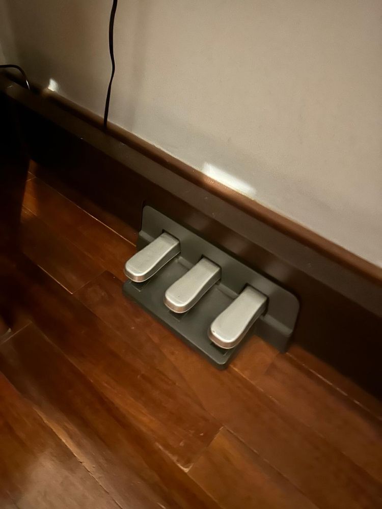 Piano Yamaha Arius