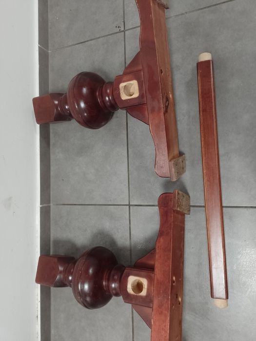 Sprzedam drewniane nogi do stołu.