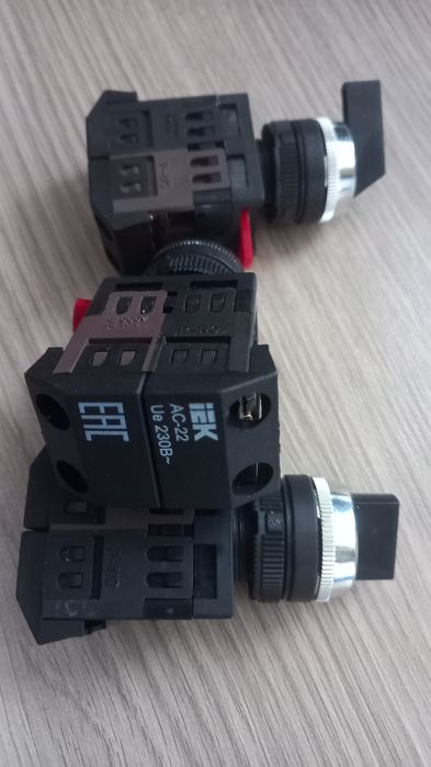 Двухпозиционный переключатель IEK AC -22.