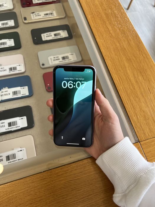 iPhone 11 64GB Roxo