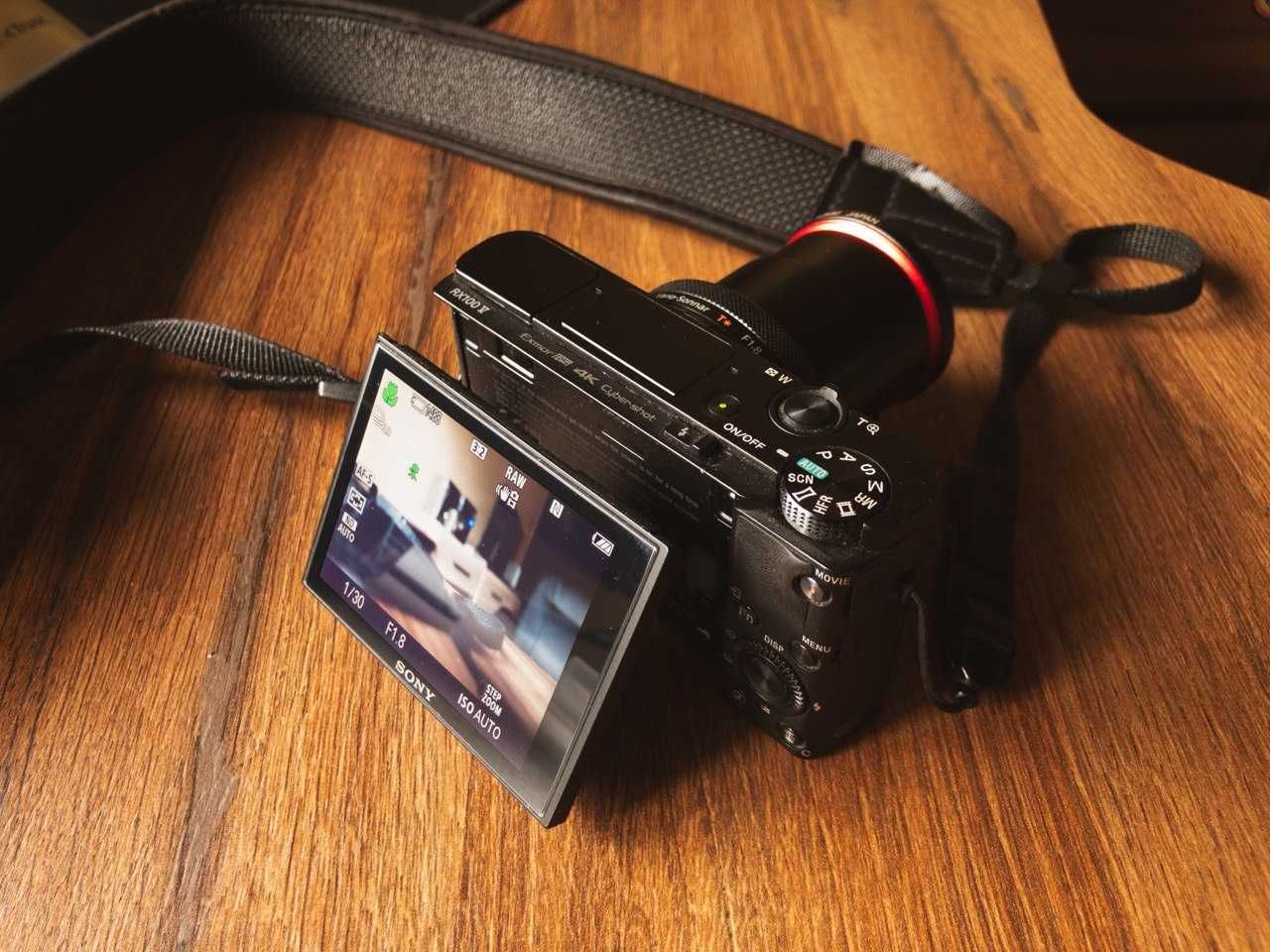 Фотоапарат Sony Cyber-Shot DSC-RX100M5A  +  аксесуари