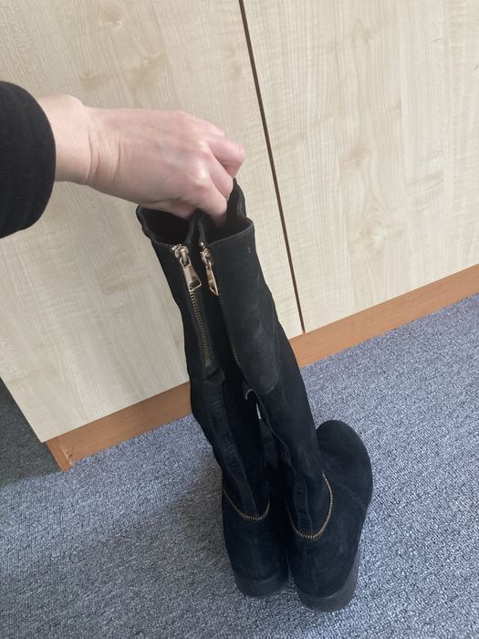 Жіночі замшеві утеплені чорні чоботи — 40 розмір, натуральна замша