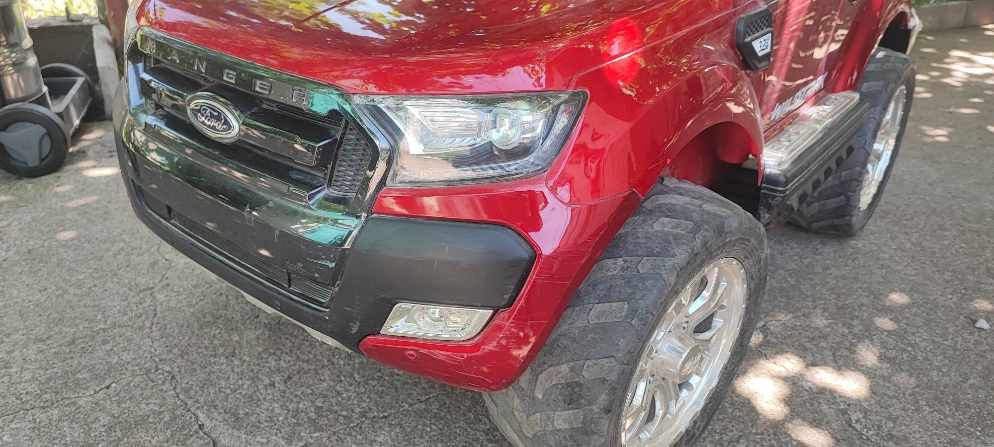 Дитячий електромобіль Ford Ranger.
