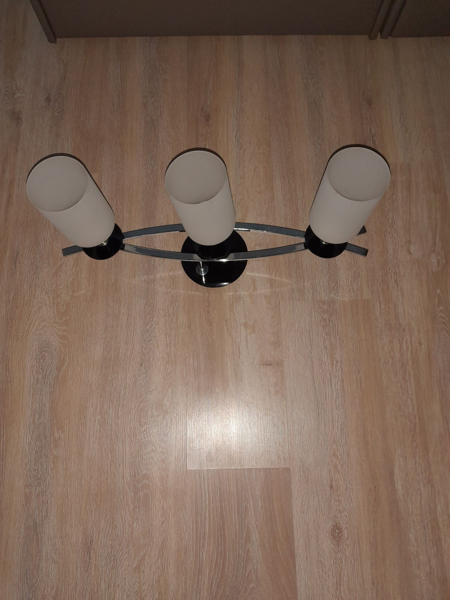 Lampa trzy punktowa