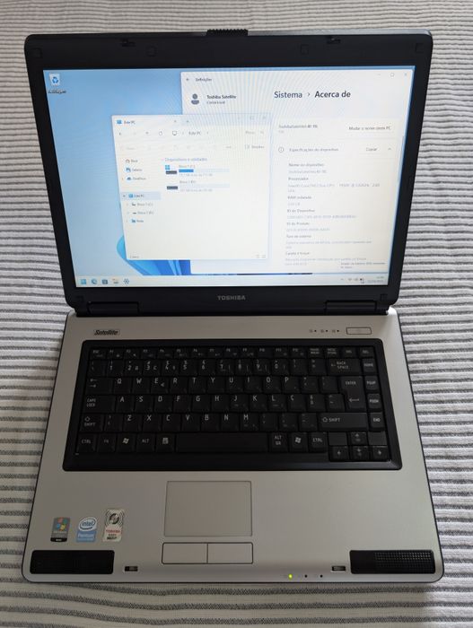Toshiba Satellite L40-18L ( Portátil ) *