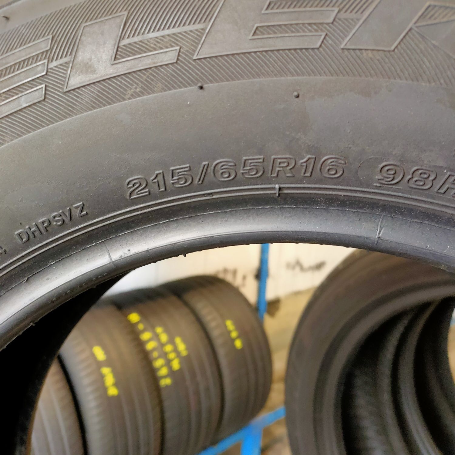 215/65r16 Bridgestone Dueler H/P Sport 7.5mm